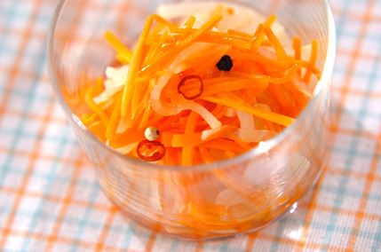 大根とニンジンのピクルス