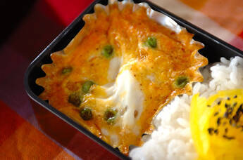 野菜とチーズのカップ卵焼き