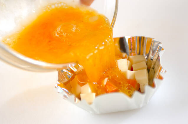 野菜とチーズのカップ卵焼きの作り方の手順2