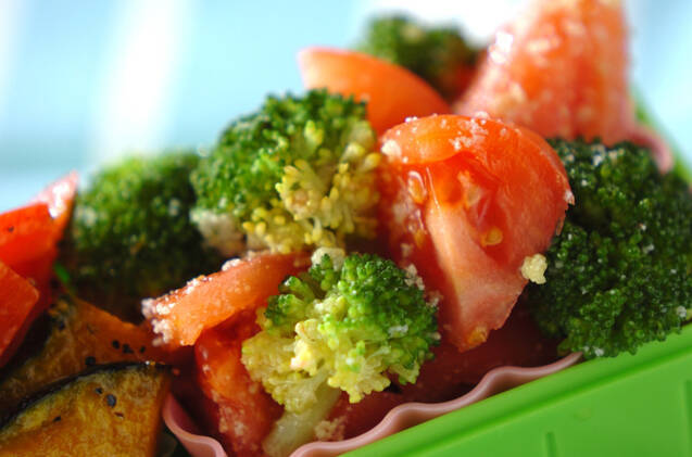 ブロッコリーとトマトのチーズ和え