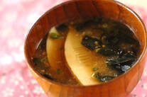 タケノコとワカメのみそ汁