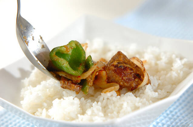 レバーと玉ネギのピリ辛炒め丼の作り方の手順6