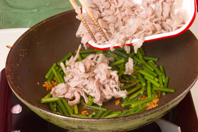ピリ辛スタミナ！豚肉とニンニクの芽炒めの作り方の手順9
