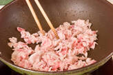 ピリ辛スタミナ！豚肉とニンニクの芽炒めの作り方1