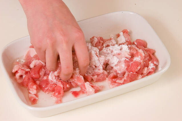 ピリ辛スタミナ！豚肉とニンニクの芽炒めの作り方の手順1