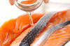 鮭のハーブ焼きの作り方の手順1