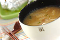 薄切りミョウガのみそ汁
