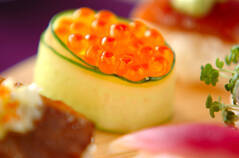 イクラとキュウリの軍艦巻き