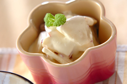 リンゴのメープルクリーム和え