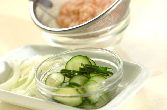 キュウリとカニのマヨサラダの作り方の手順1