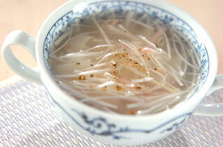 白ネギと餃子の皮のスープ