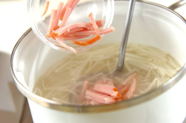 白ネギと餃子の皮のスープの作り方の手順5