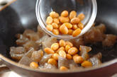 コンニャクと水煮大豆のしょうゆ炒めの作り方2