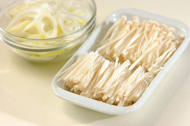 エノキ豚肉のレンジ蒸しの作り方の手順1