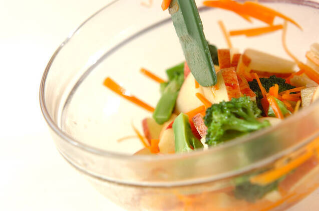 ブロッコリーとリンゴのビタミンサラダの作り方の手順4