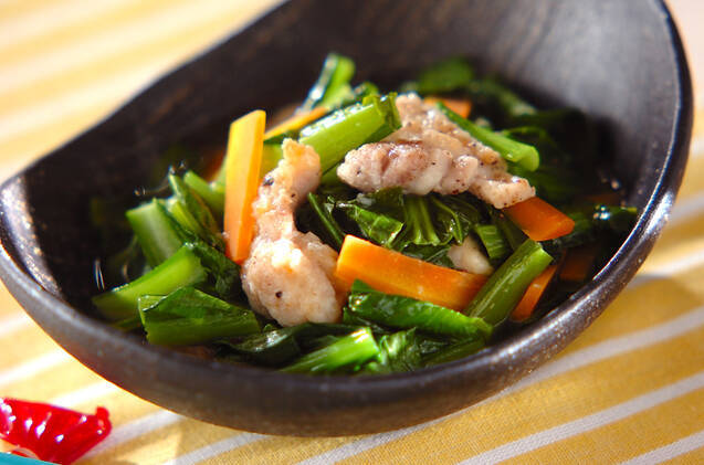 主食からおつまみまで！鶏肉と小松菜を使った簡単レシピ12選の画像