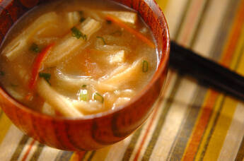 切干し大根とニンジンのみそ汁