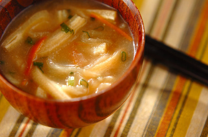 切干し大根とニンジンのみそ汁