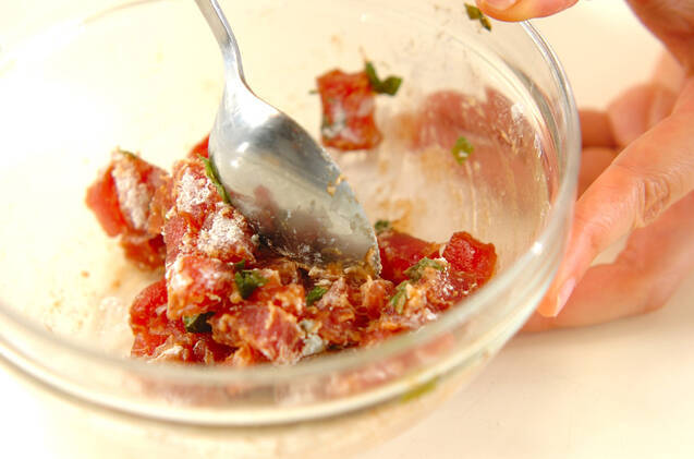 漬けマグロのピカタの作り方の手順1