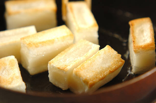 きんぴらゴボウ入り揚げ餅汁の作り方の手順2