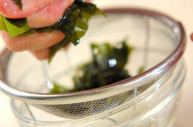 シンプルワカメスープの作り方の手順1