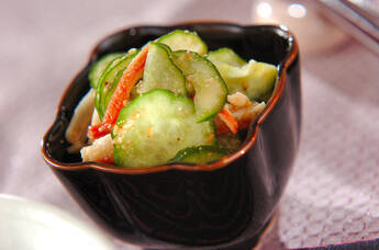 キュウリとカニカマのゴマ酢和え