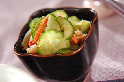 キュウリとカニカマのゴマ酢和え