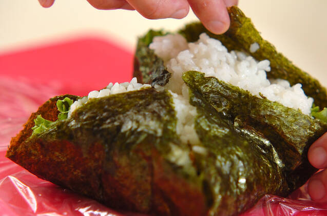 唐揚げおにぎらずの作り方の手順3