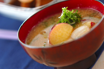 サツマイモのゴマみそ汁