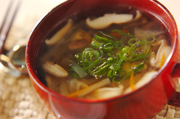大根とシイタケのスープの画像