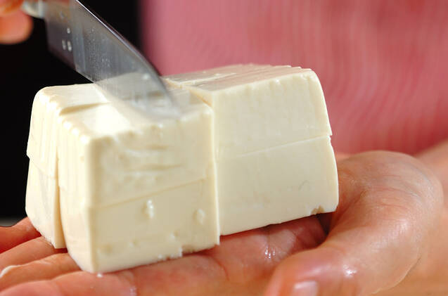 豆腐のゴマみそ汁の作り方の手順1