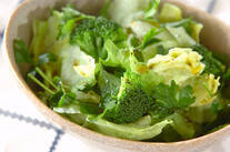 ちぎりレタスのサラダ