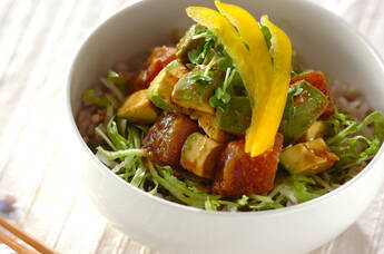 アボカドとマグロの丼