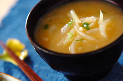 せん切りジャガイモのみそ汁