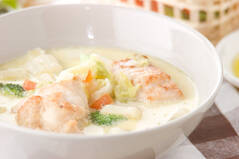 あっさりおいしい鶏むね肉と白菜のクリーム煮