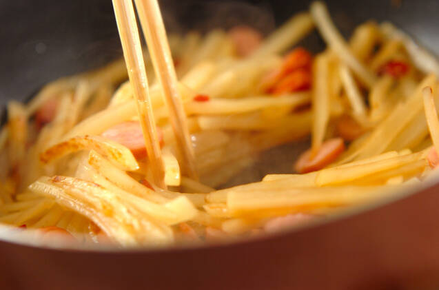 ジャガイモとソーセージのきんぴらの作り方の手順4