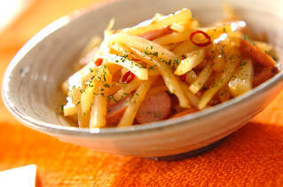 ジャガイモとソーセージのきんぴら