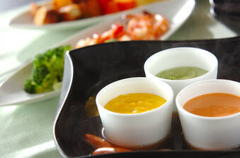 カラフルチーズのフォンデュ鍋