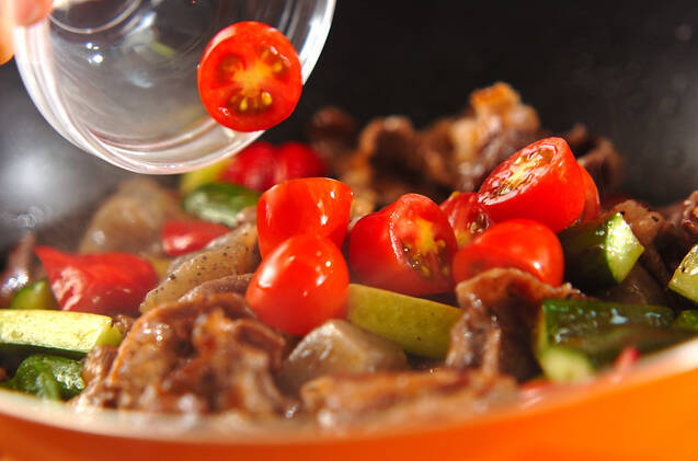 キュウリと牛肉のソース炒めの作り方の手順7