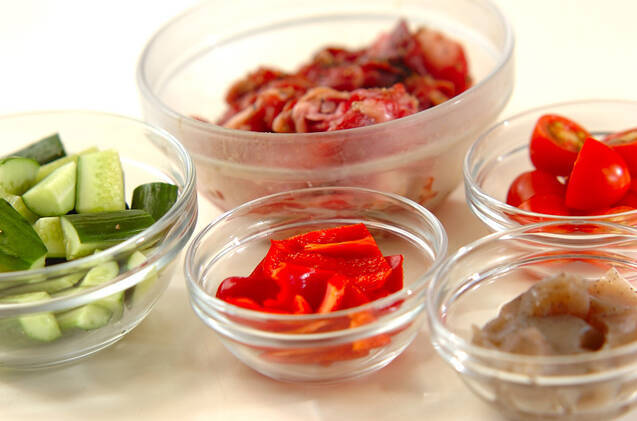 キュウリと牛肉のソース炒めの作り方の手順1