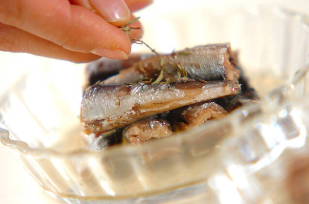 オイルサーディンのハーブチーズ焼きの作り方の手順2