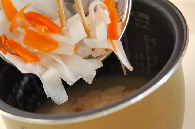 旨み広がる！ホタテ缶と大根の炊き込みご飯の作り方の手順5
