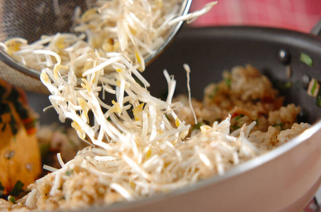 モヤシのオイスターチャーハンの作り方の手順8