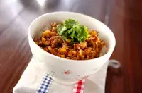 ピリ辛そぼろ丼