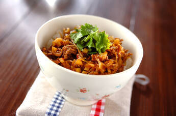 ピリ辛そぼろ丼