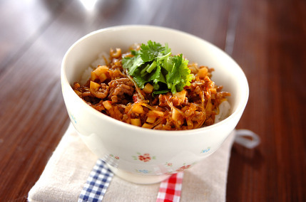 ピリ辛そぼろ丼