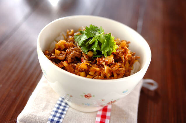 ピリ辛そぼろ丼