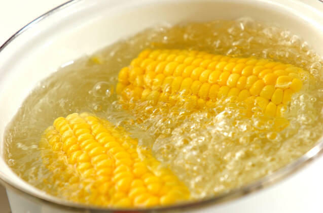 塩ゆでコーンの作り方の手順2
