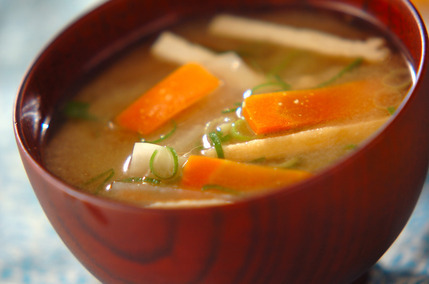 大根とニンジンのみそ汁