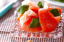 冷やしトマトと生ハムのサラダ